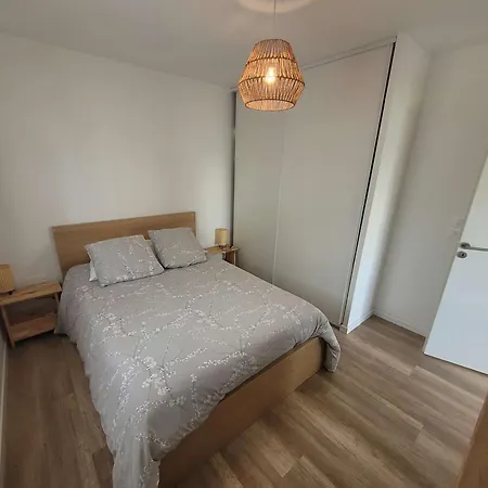 Bel Moderne Avec Jardin Et Parking Privatif - Fr-1-675-38 *